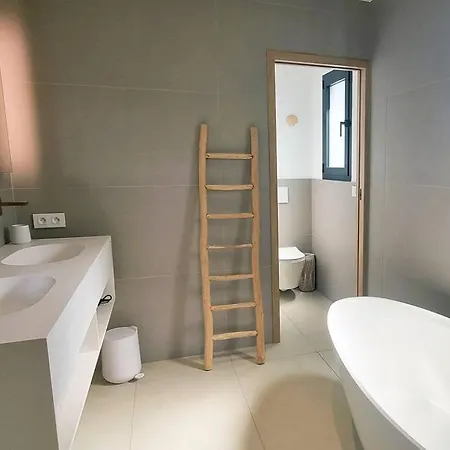 Juca, 10 Pers, Piscine Chauffee, 10 Minutes Cirendinu