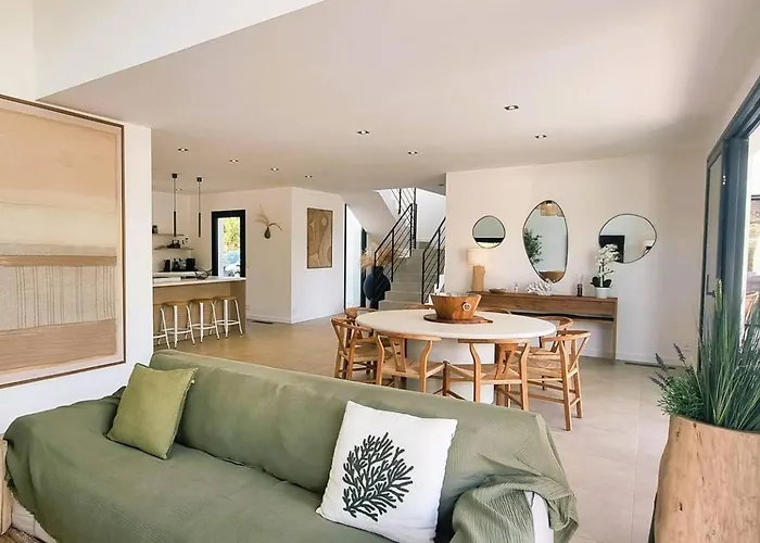 Juca, 10 Pers, Piscine Chauffee, 10 Minutes Cirendinu